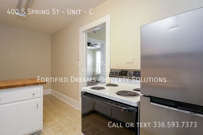 Building Photo - 400 S.Spring St - Unit-C
