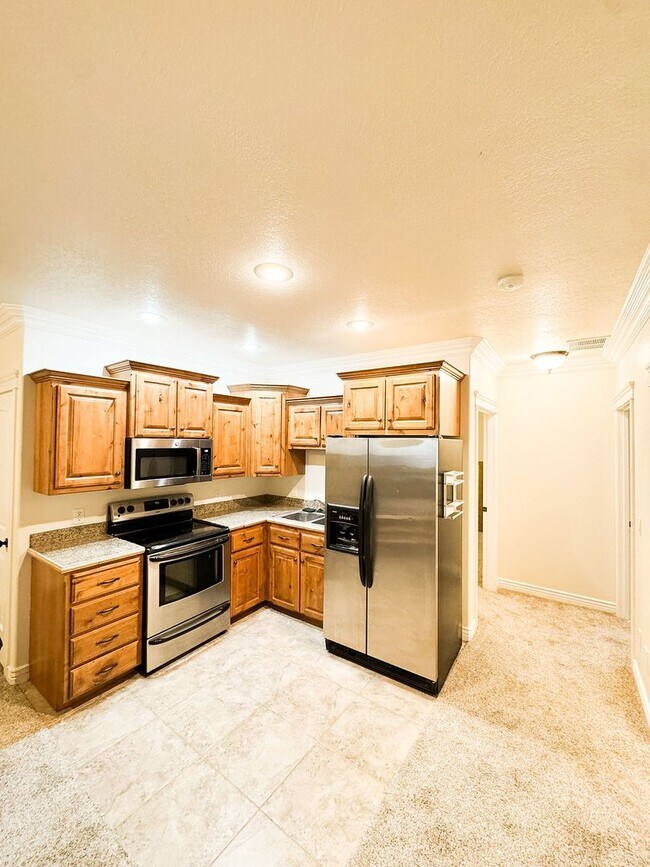 Building Photo - Beautiful Custom Home For Rent In Rexburg!