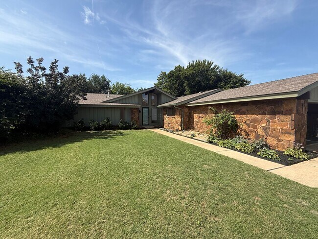 Building Photo - Charming and spacious with thoughtful updates! This 3 bed 2 bath feels new and trendy, schedule y...