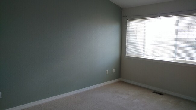 Building Photo - Beautiful and Spacious 3 Bed Condo in SE Fort Collins
