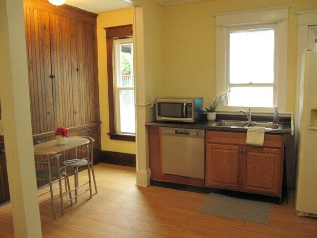 kitchen - 409 Dryden Rd