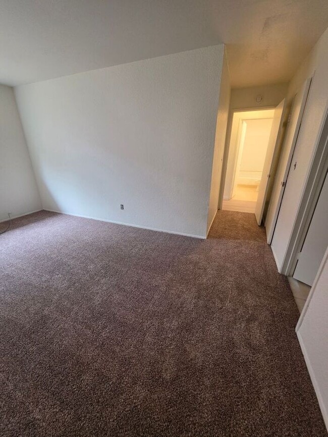 Building Photo - 1/2 off 1st Months Rent!! Summer Special on Santa Margarita (3BR/2BA)
