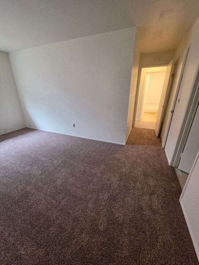 Building Photo - 4th of July Special!! 1/2 off 1st Month's Rent!! Summer Special on Santa Margarita (3BR/2BA)