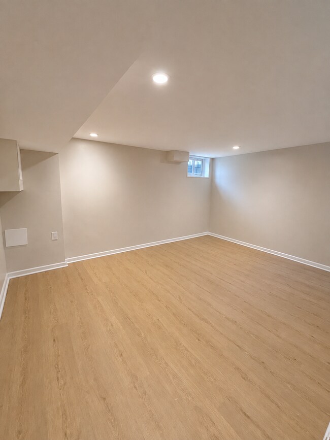Building Photo - 8174 Kavanagh Rd