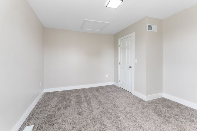 Building Photo - 837 Campbell Ave