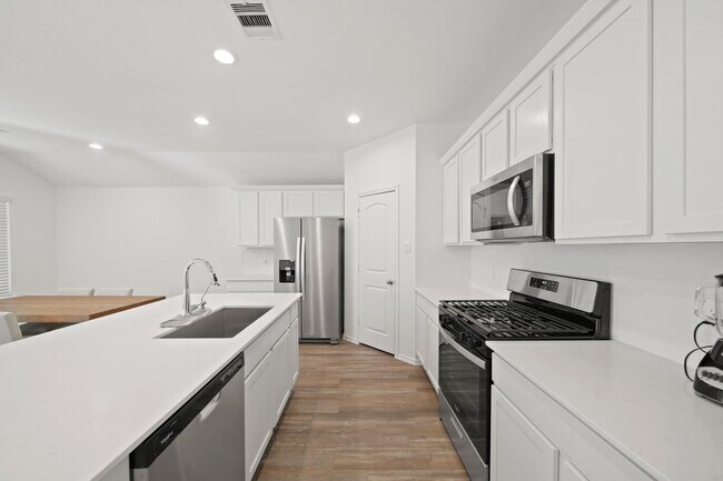 Building Photo - 210 Bella Wy