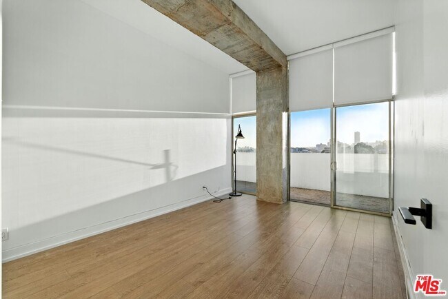 Building Photo - 1155 N La Cienega Blvd