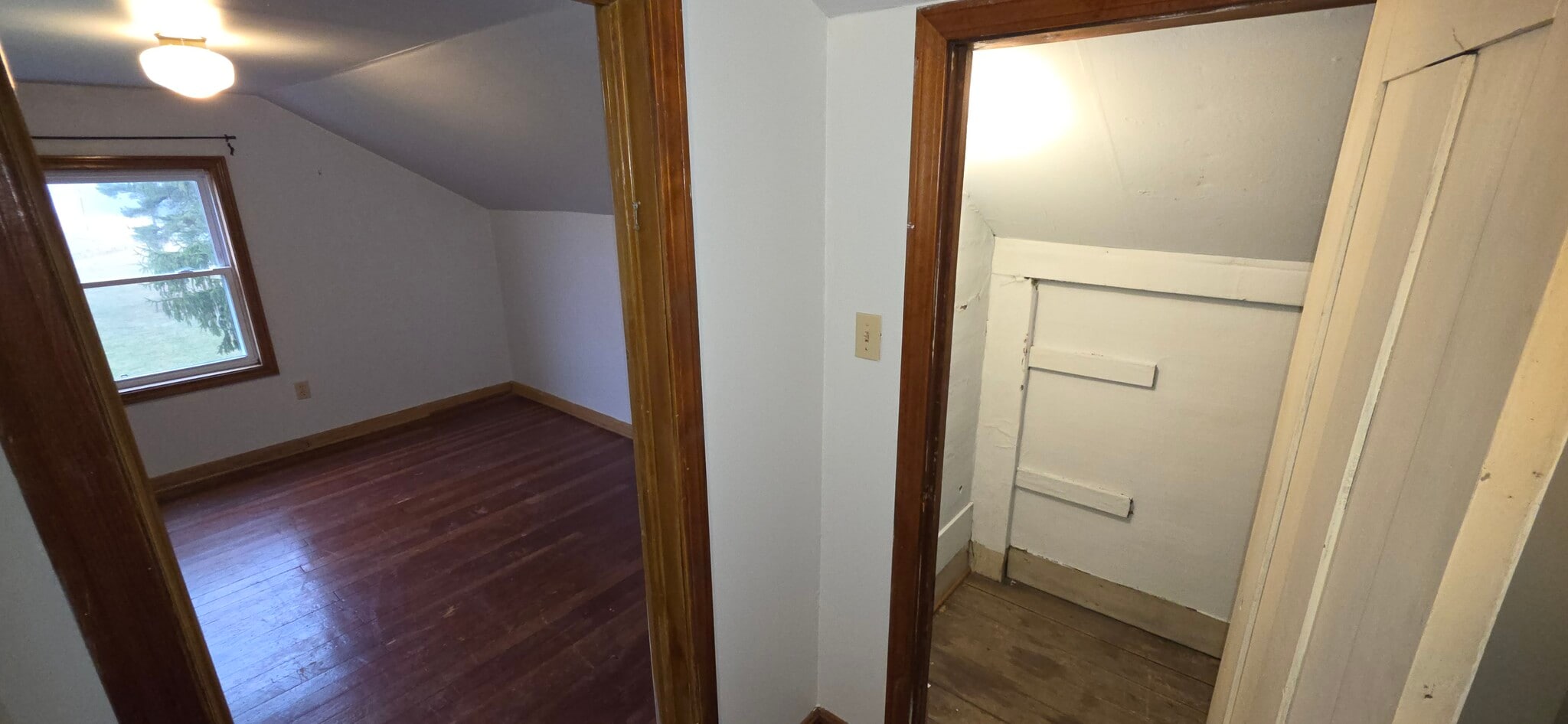 Upstairs Bedroom 3 and Hall Closet - 8295 Limeridge Rd