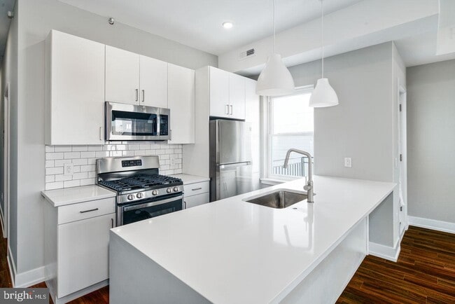 Building Photo - 1527 Ridge Ave