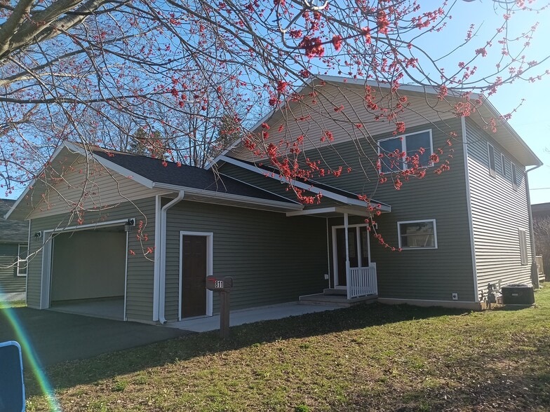 Building Photo - 811 N State St