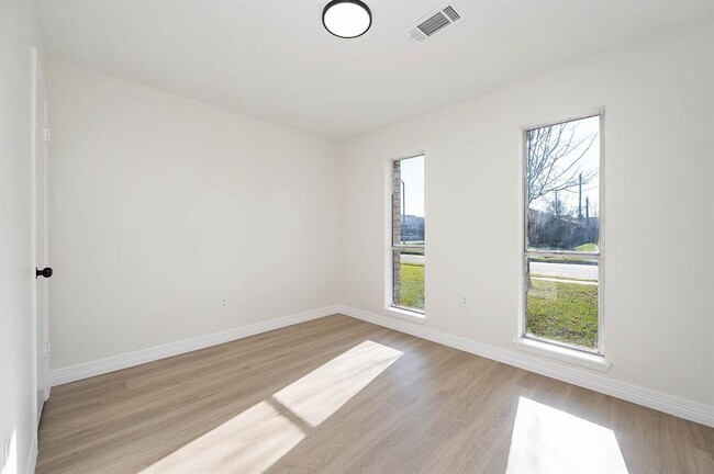 Building Photo - 15006 Wellman Ln