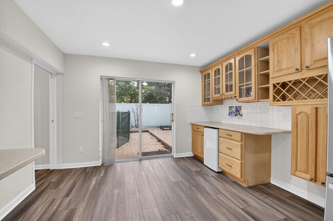 Building Photo - 1012 W Camino Real