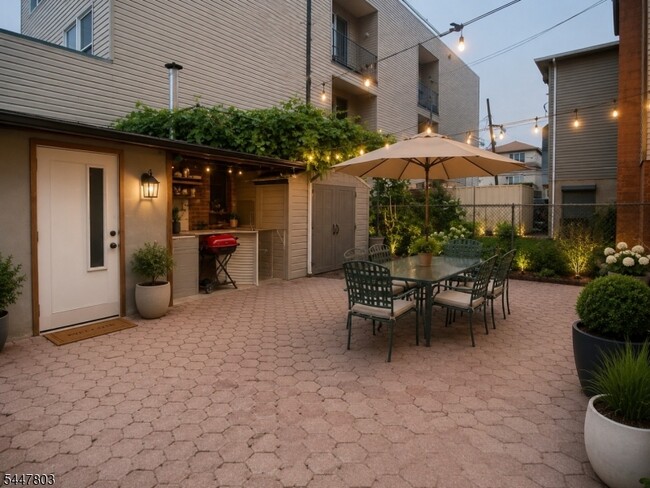 Building Photo - 106 Marne St