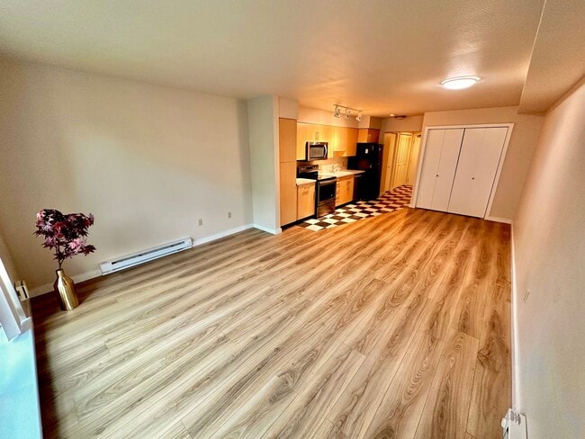 Building Photo - Downtown Bellevue Studio with Balcony, In-Unit Laundry & Amenities