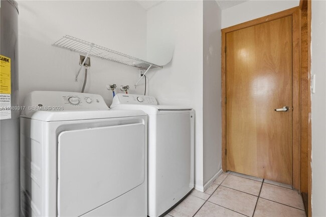 Building Photo - 4512 SW 27th Terrace