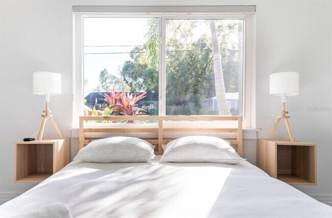 Building Photo - 1205 W Adalee St