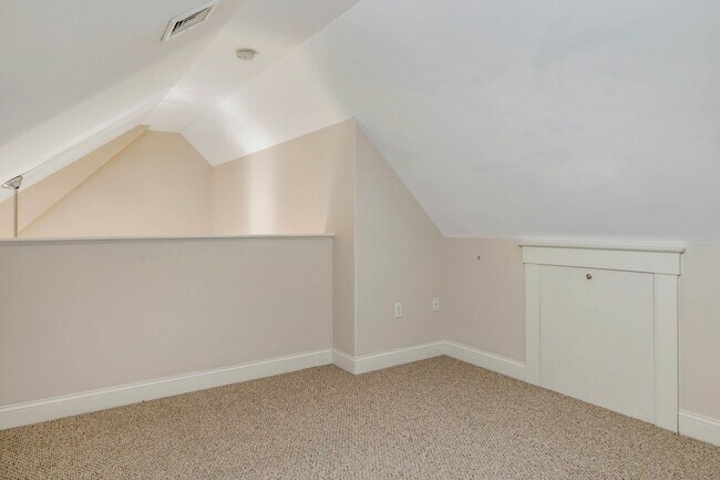 Building Photo - 699 Middle Street