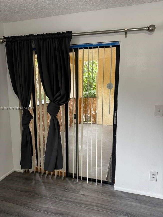 Building Photo - 9999 Summerbreeze Dr