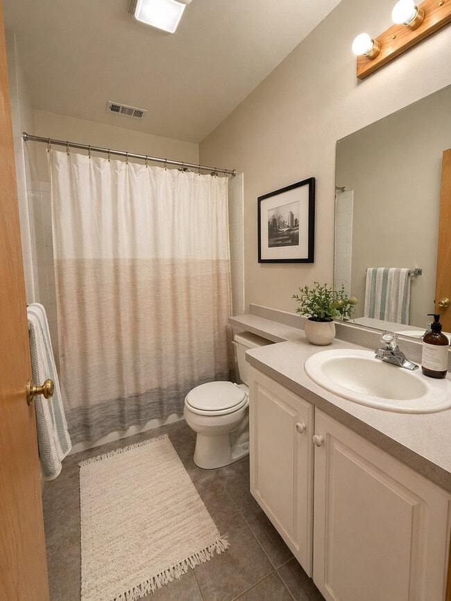 Building Photo - 1463 N Leavitt St