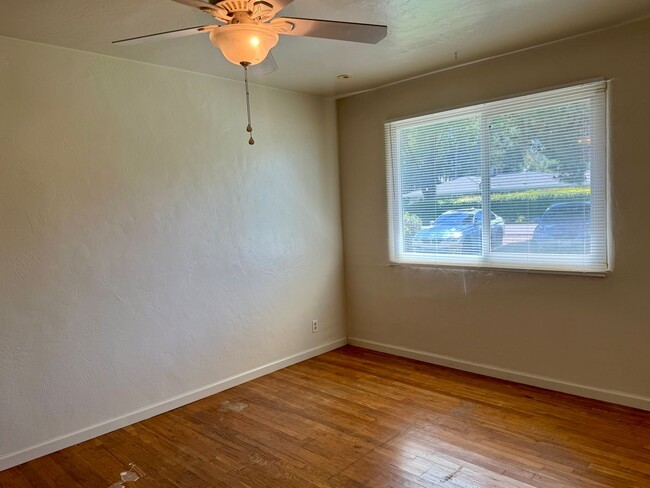 Building Photo - 1 Bedroom Duplex