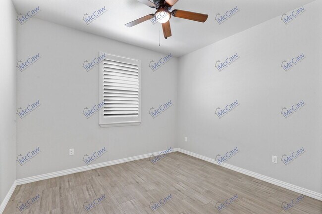 Building Photo - 2524 Creek Dr