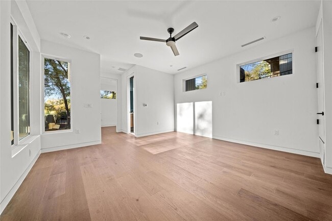 Building Photo - 2904 Westhill Dr