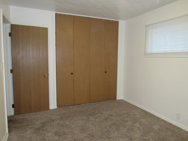 Building Photo - 345 8th St