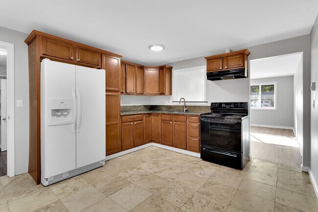 Building Photo - 1365CEDA