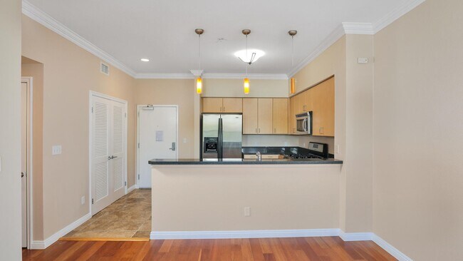 Building Photo - 445 Island Ave