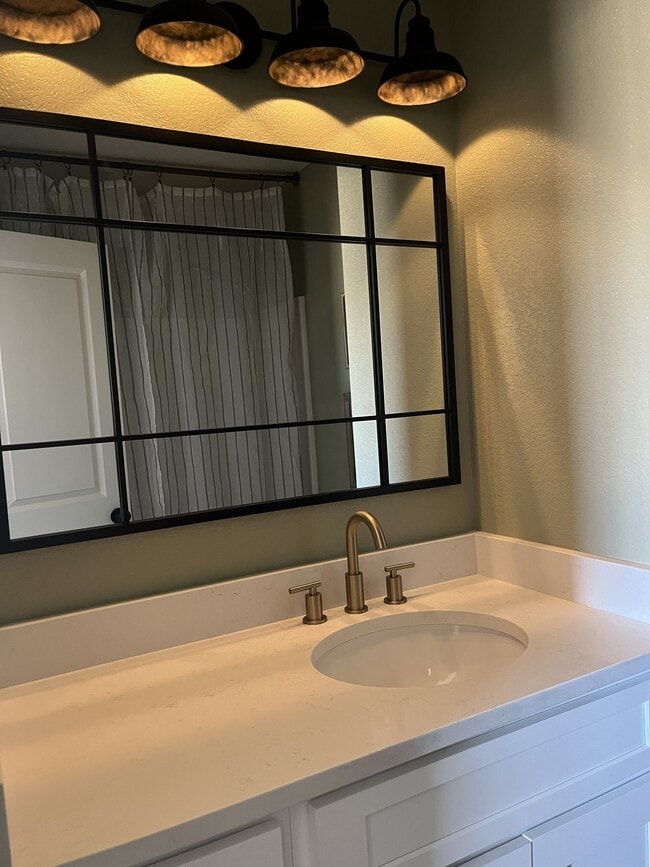 Building Photo - 4565 Lucerne Ave