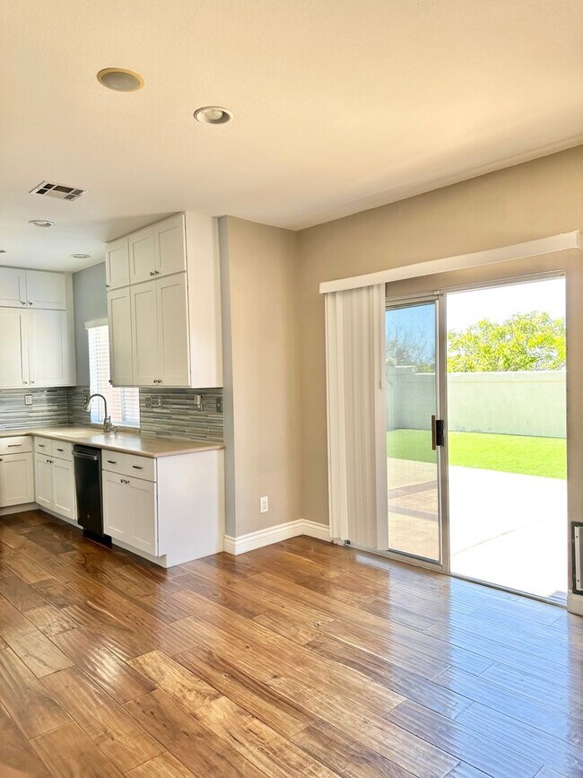 Building Photo - 1508 Robles Dr