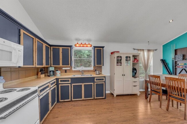 Building Photo - 928 Moccasin Trail