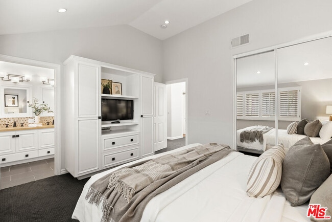 Building Photo - 830 17th St