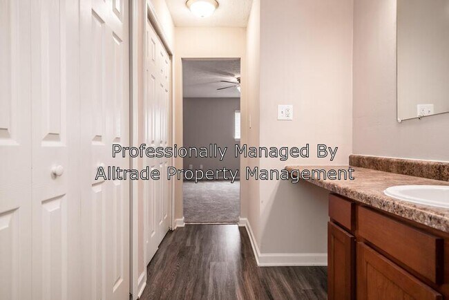 Building Photo - 9400 Doral Ct