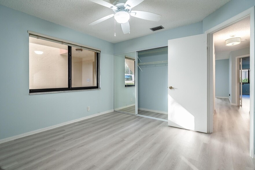 Building Photo - 3351 Emerald Oaks Dr