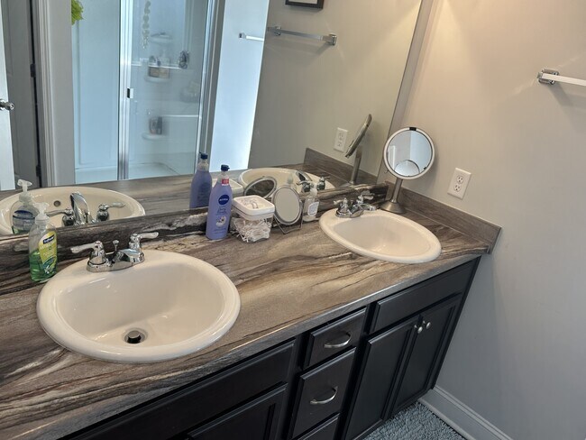 Building Photo - 345 Mcclelland Lp NE