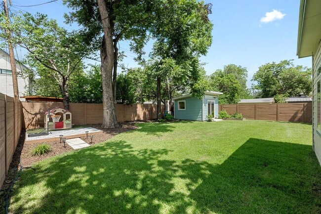 Building Photo - 5008 W Frances Pl