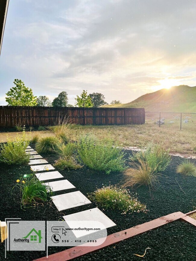 Building Photo - 4624 Pleasant Hills Dr