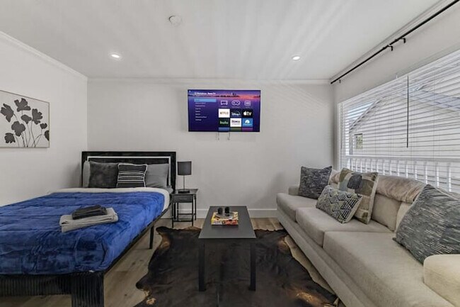 Building Photo - 2216 Hazard St