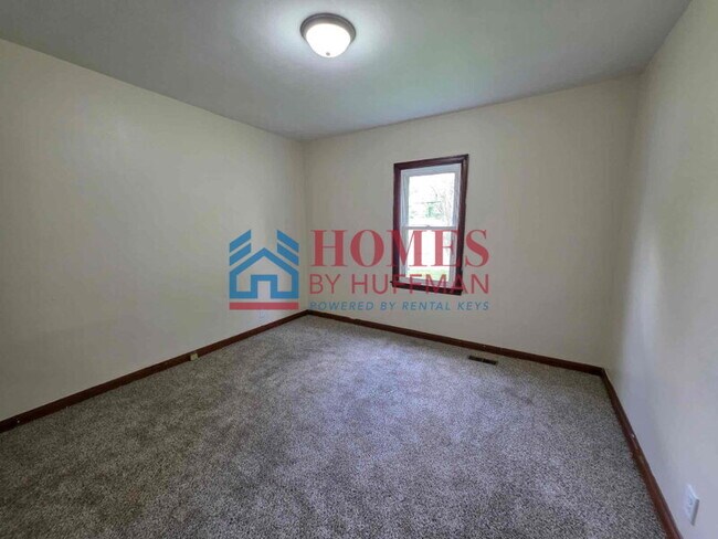 Building Photo - Two Bedroom House | Detached Garage