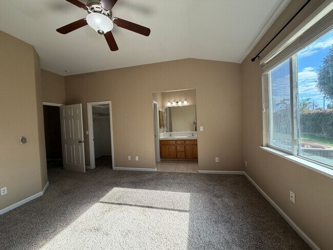 Building Photo - Single story home in Salida!