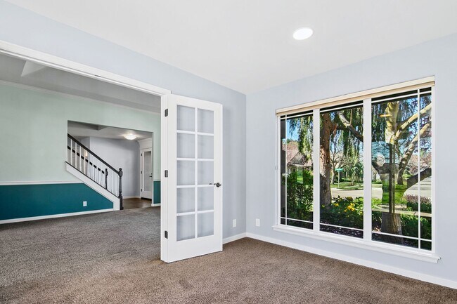 Building Photo - Parkside Paradise: Spacious 5-Bed Luxury in Hobble Creek