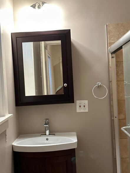 Building Photo - 1432 W Jonquil Ter