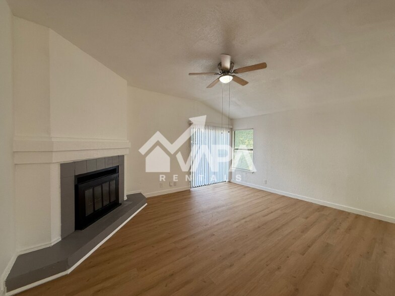 Building Photo - 7718 Gallant Ridge Dr