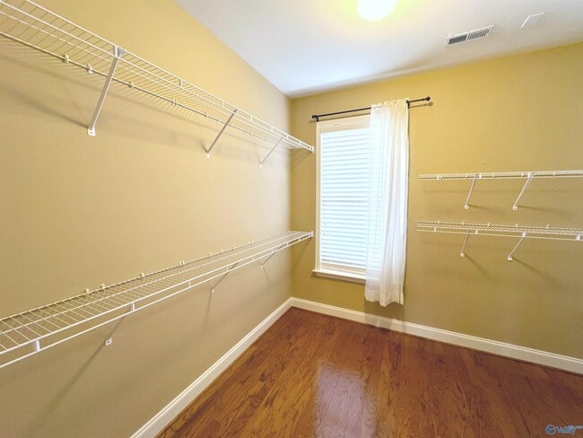 Building Photo - 126 Windridge Way SW