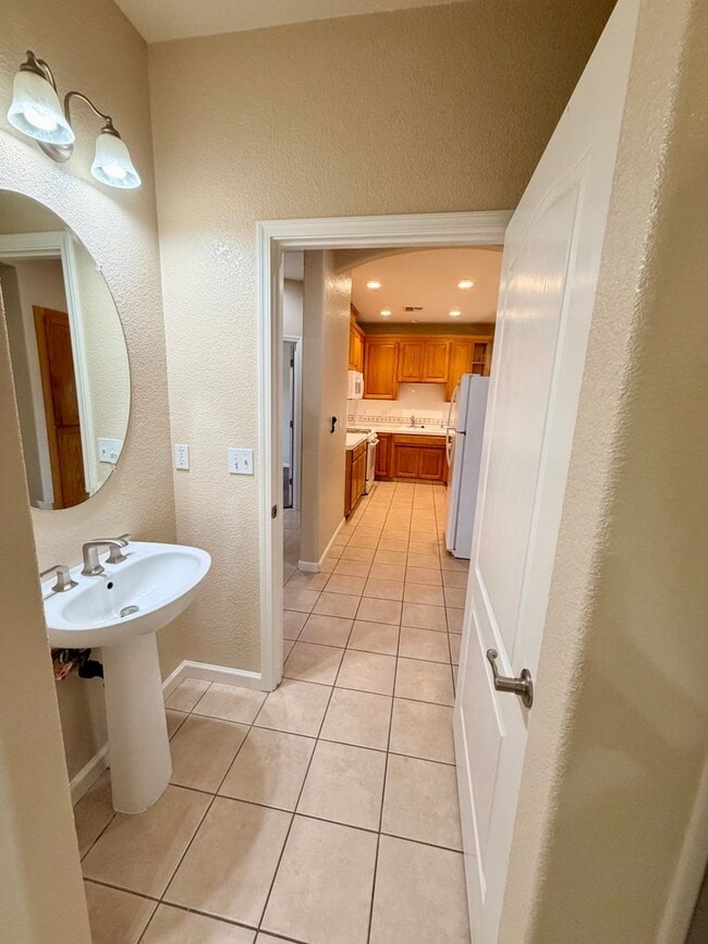 Building Photo - 147 Apple Ln