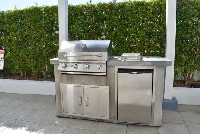 Building Photo - 1760 NW 7th St