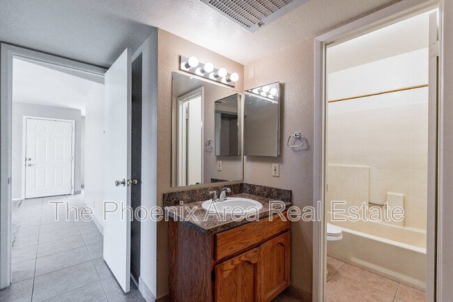 Building Photo - 16657 E Gunsight Dr