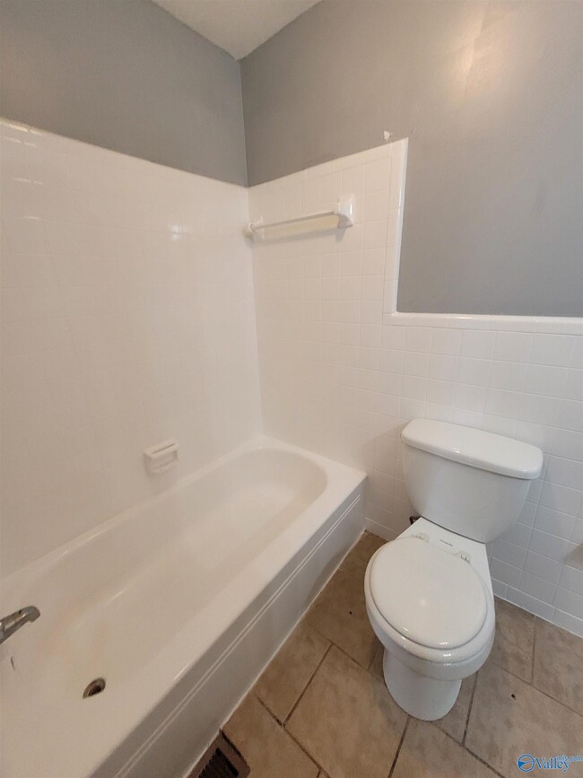 Building Photo - 4611 Daugette Dr NW