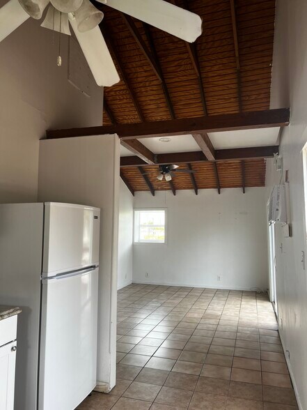 Building Photo - 1220 3rd St